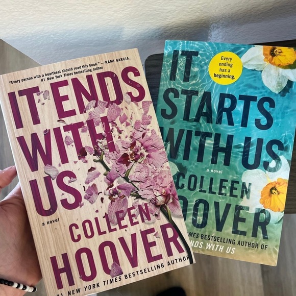 Colleen Hoover’s BEST SELLING - It ends with us + It starts with us - Picture 1 of 3